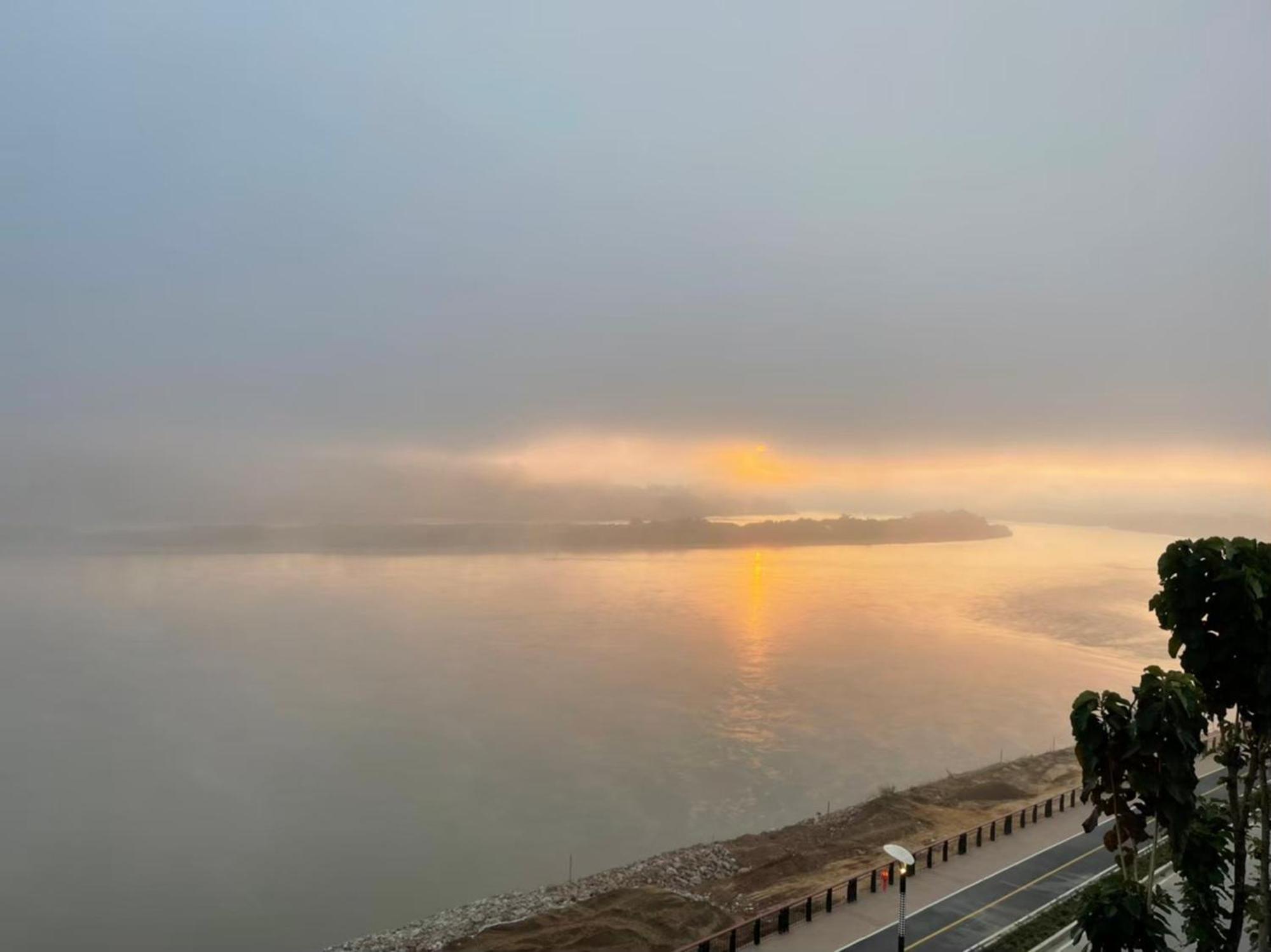 Fortune Riverview Hotel Чианг Кхонг Экстерьер фото